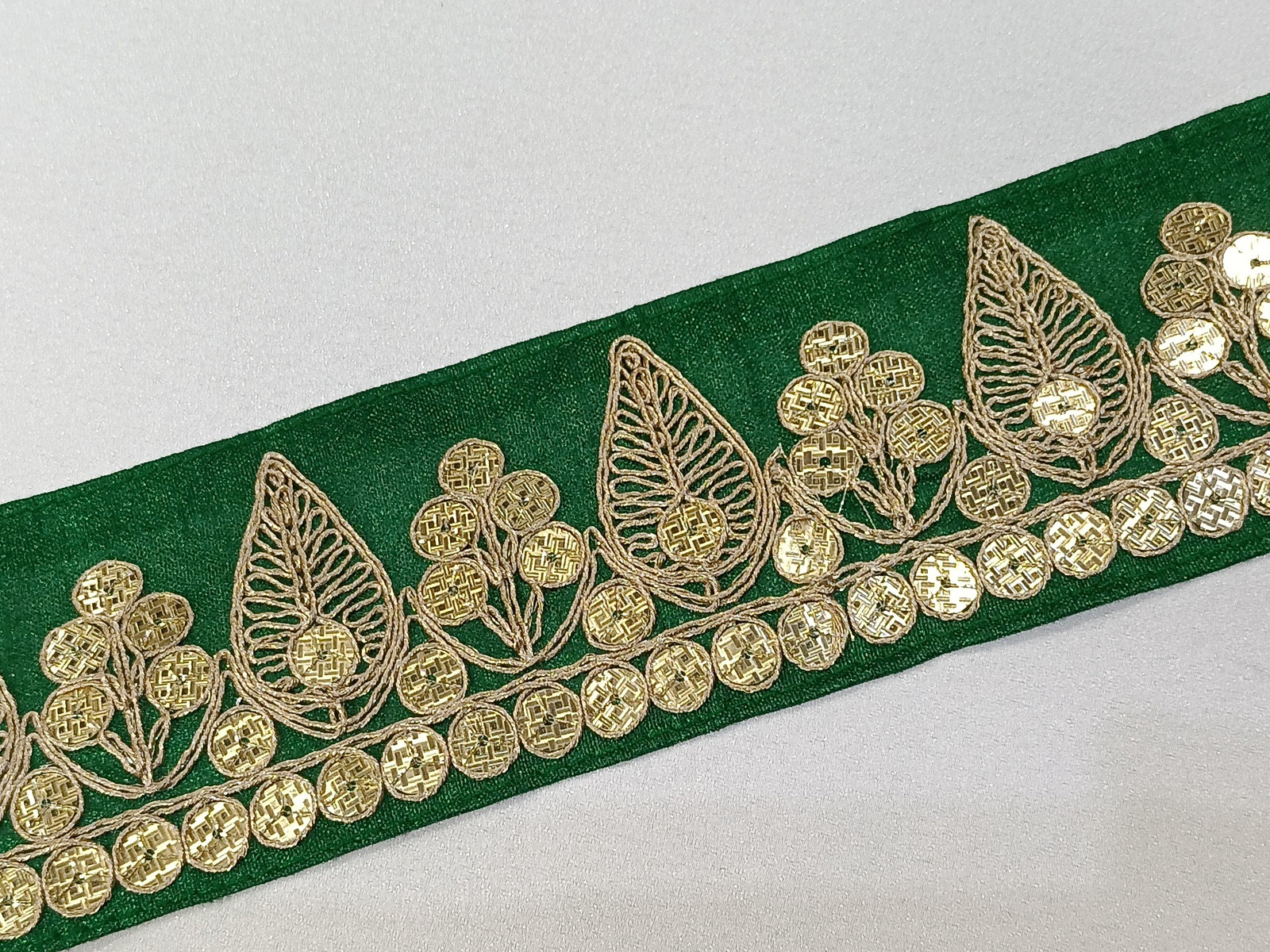 Cenefa Bordada Lanza Verde Oro
