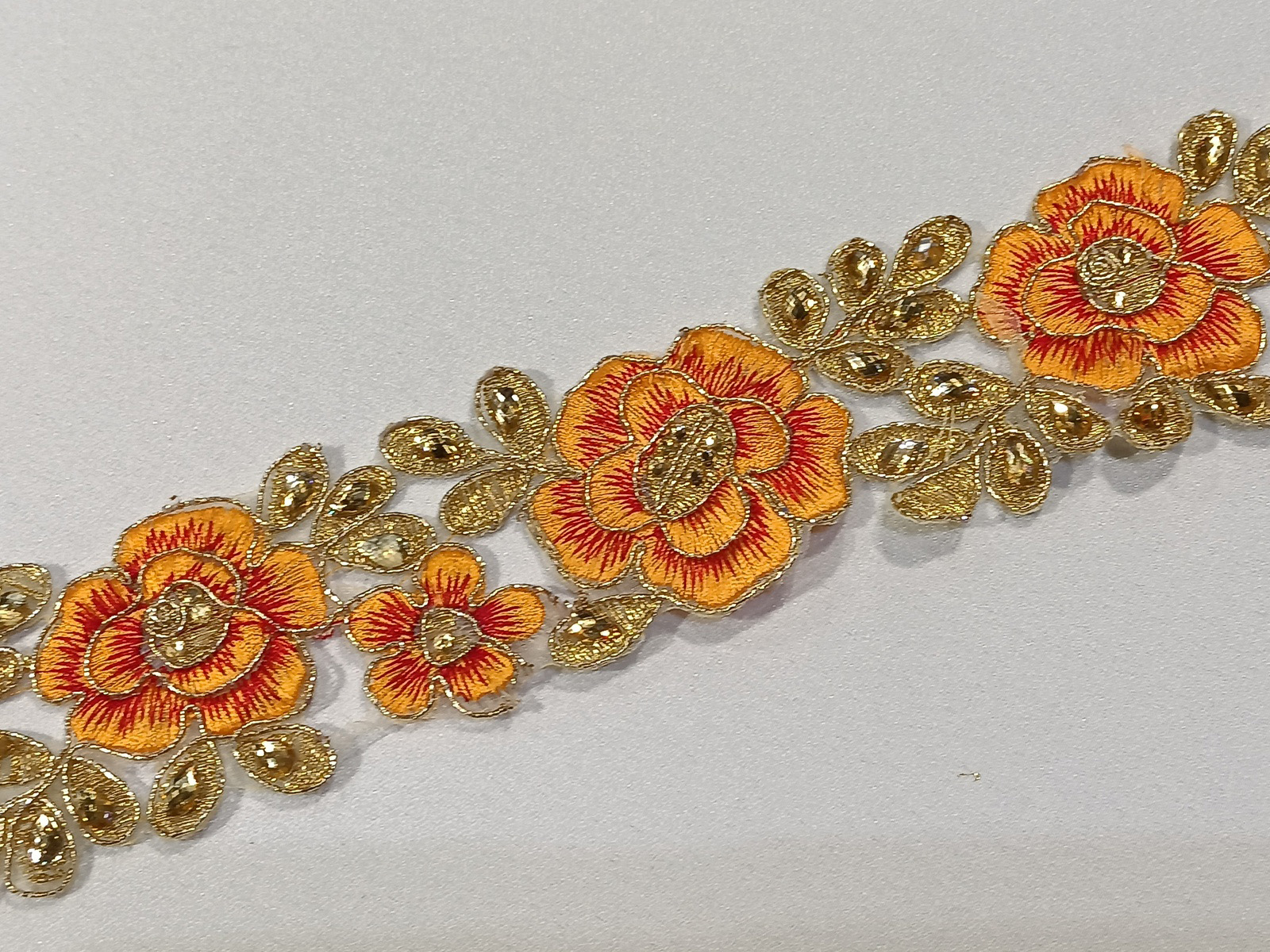 Cenefa Bordada Amapola Naranja Oro