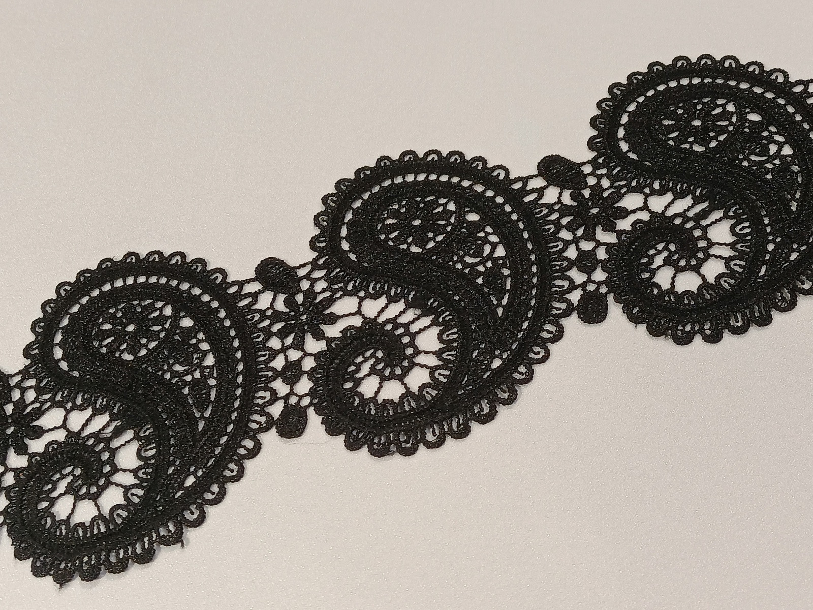 Guipur Cachemire Negro