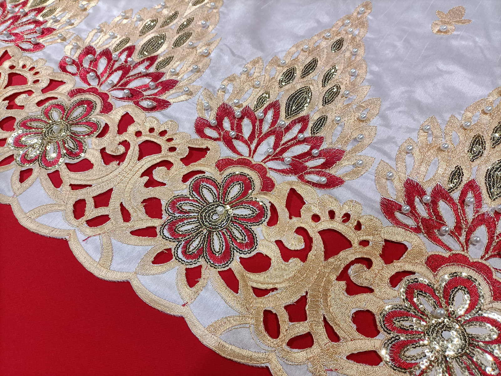 Shantung Bordado Cenefa Africa Rojo-Blanco