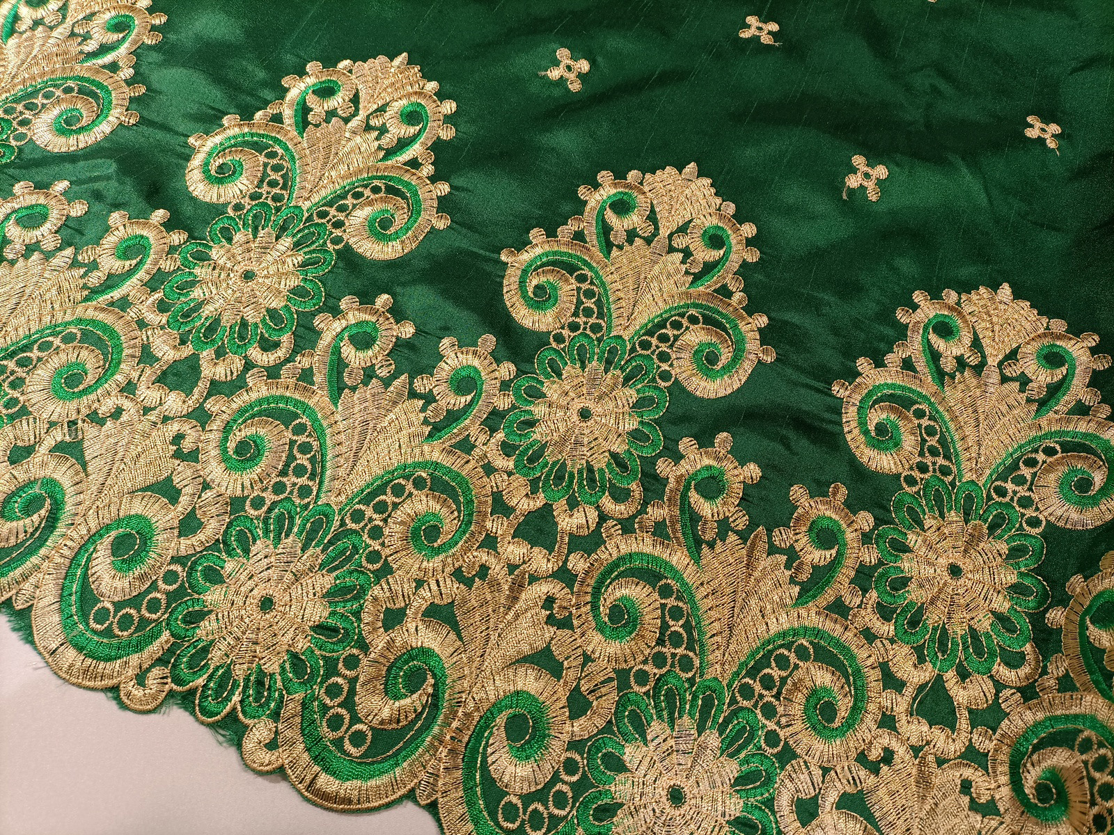Shantung Bordado Cenefa Rifier Verde