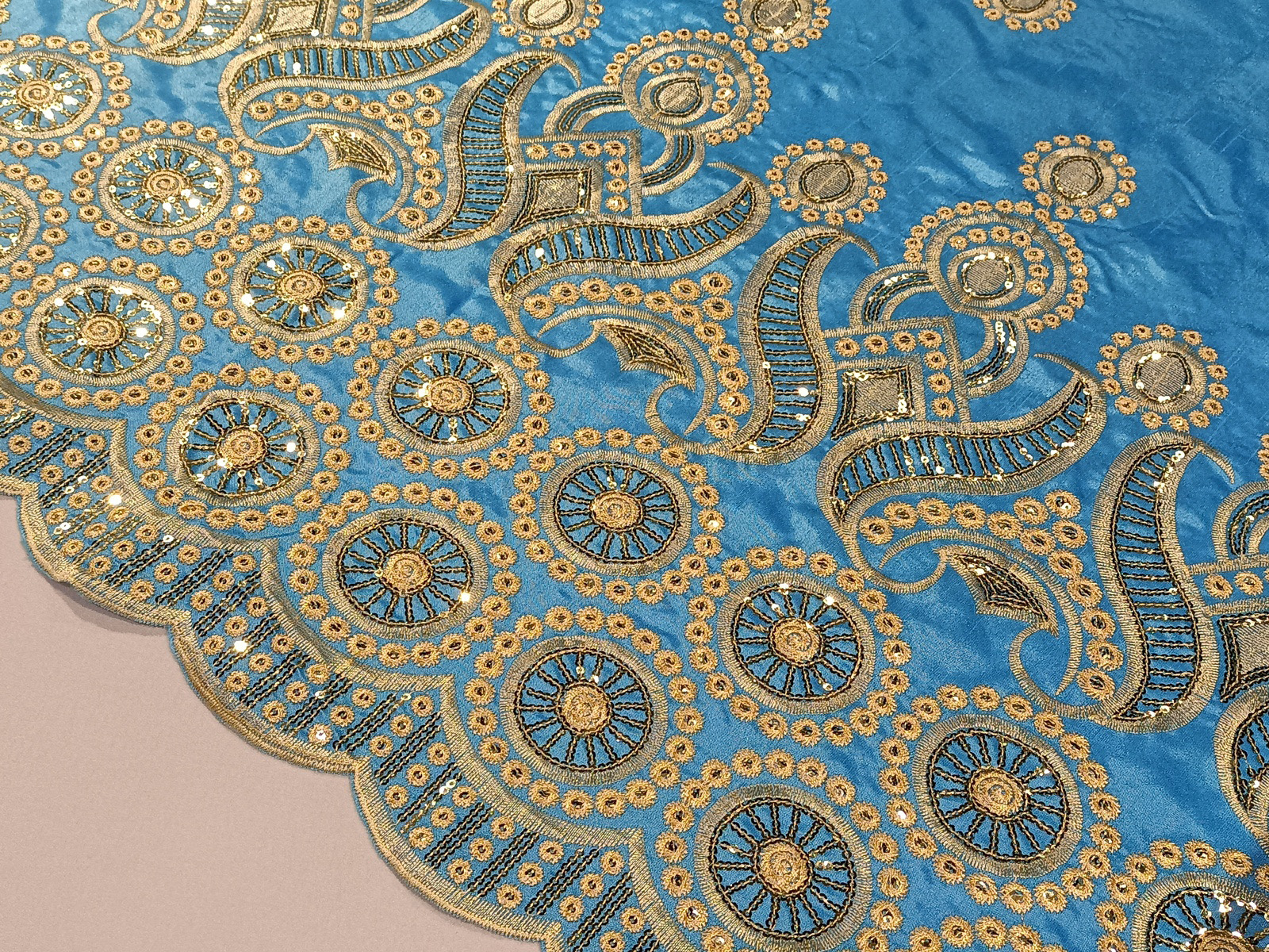 Shantung Bordado Cenefa Ruedas Azul-Oro