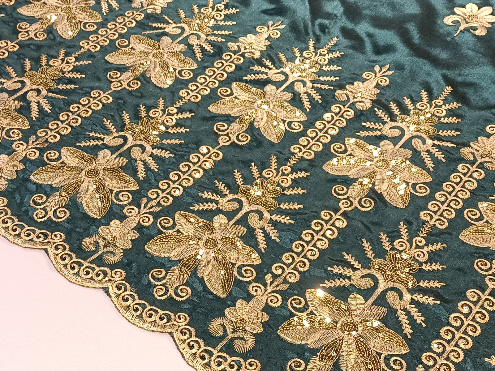 Shantung Bordado Cenefa Zoraida Verde-Oro