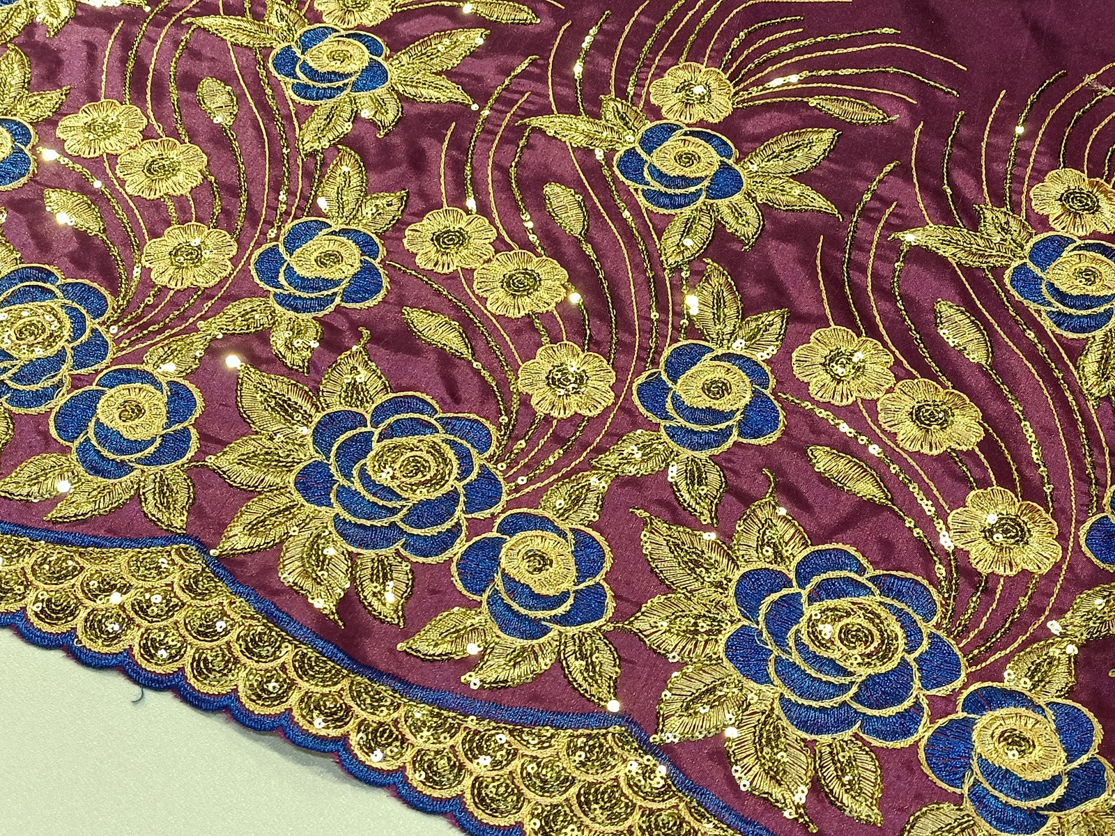 Shantung Bordado Cenefa Africa Flor Berengena Azul