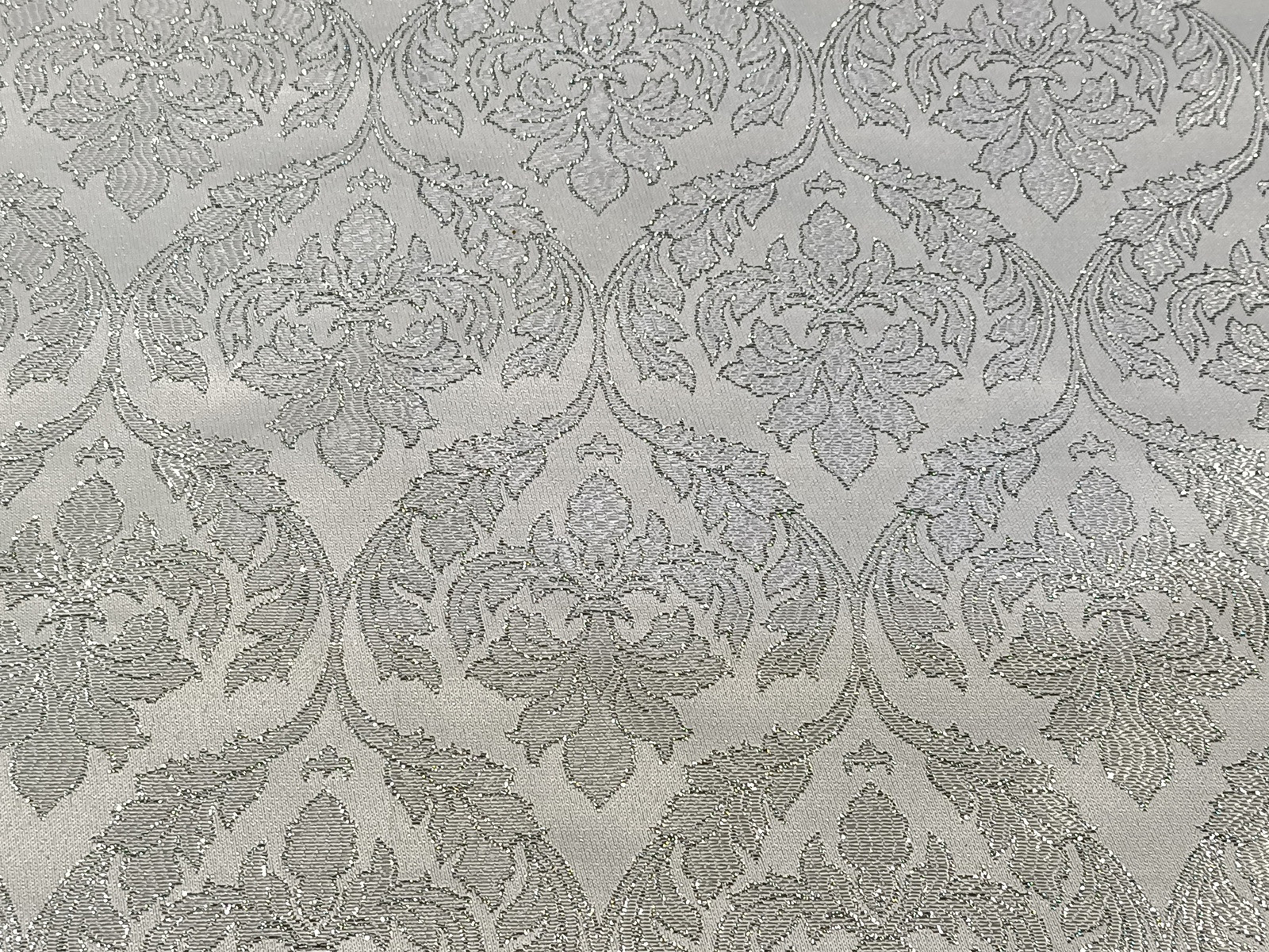 Damasco Fantasía Flor Medallón Lurex Plata