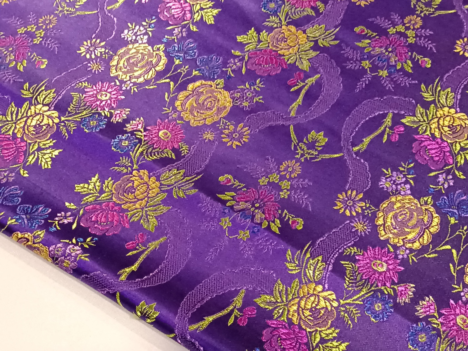 Raso Bordado Floral Pequeño Morado