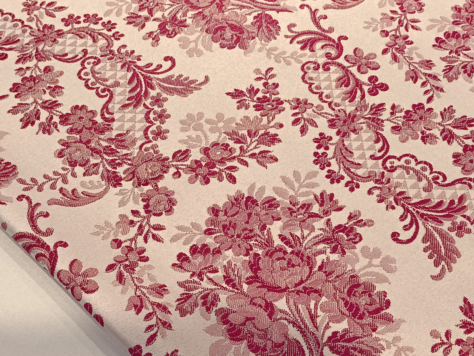 Damasco Floral Ramos Blanco Fucxia