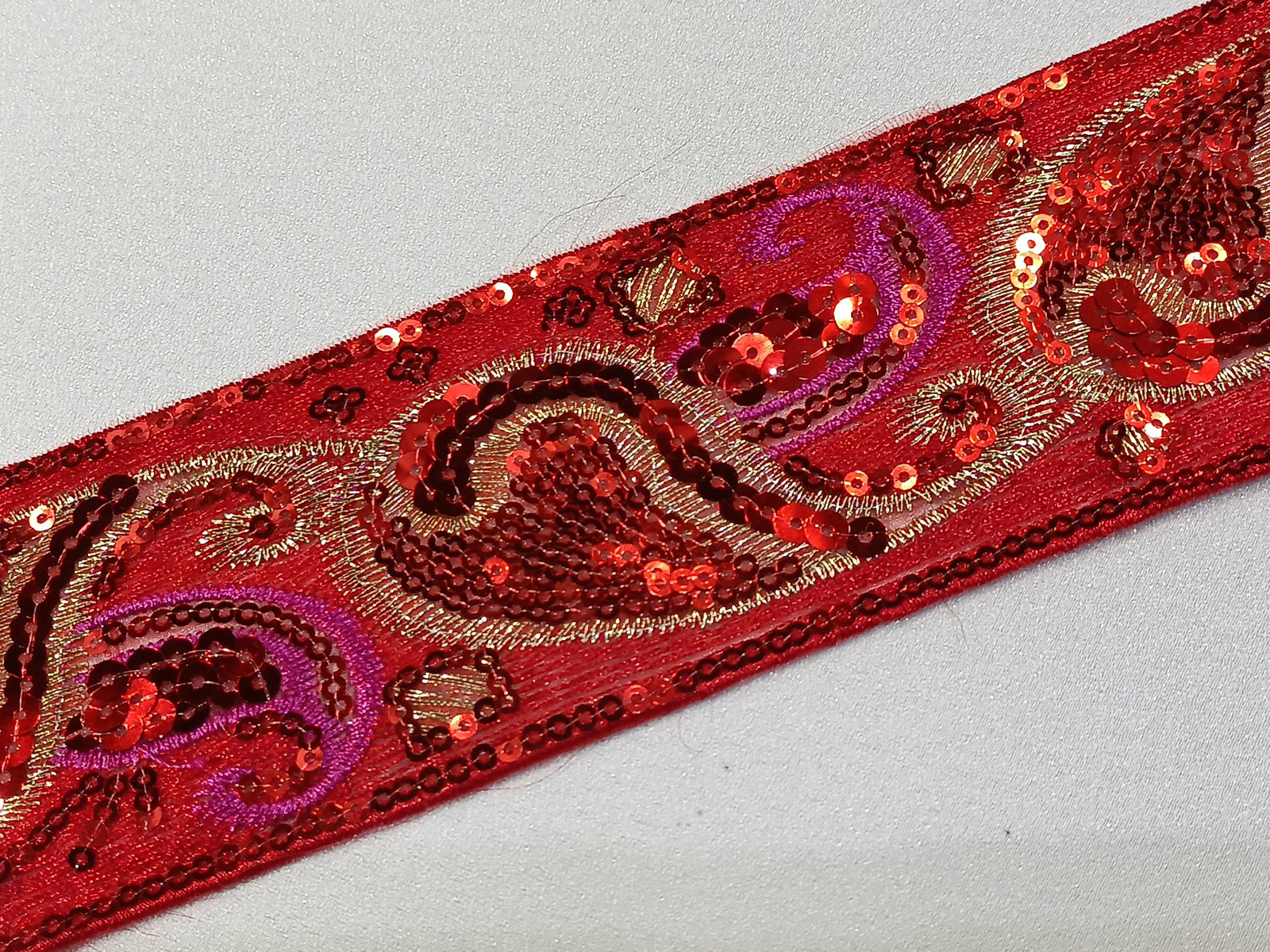 Cenefa Lentejuelas Cachemire Rojo