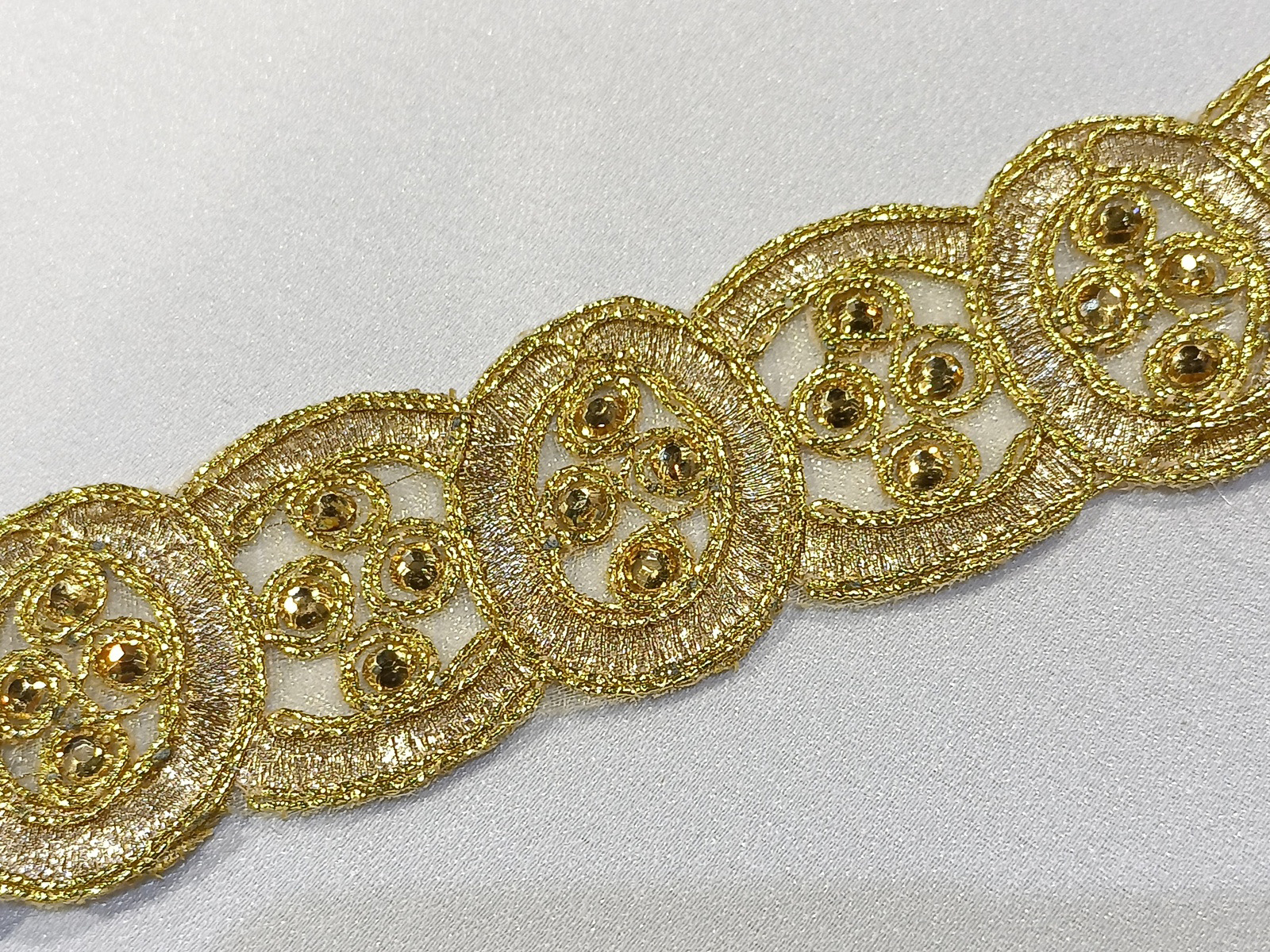 Cenefa Bordada Pedrería Cadenas  Oro