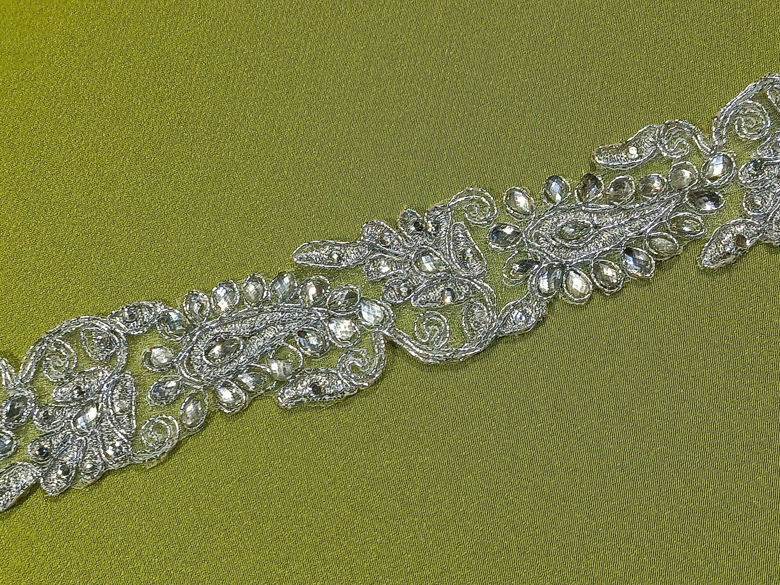 Cenefa Bordada Fantasía Hoja Cachemire Plata