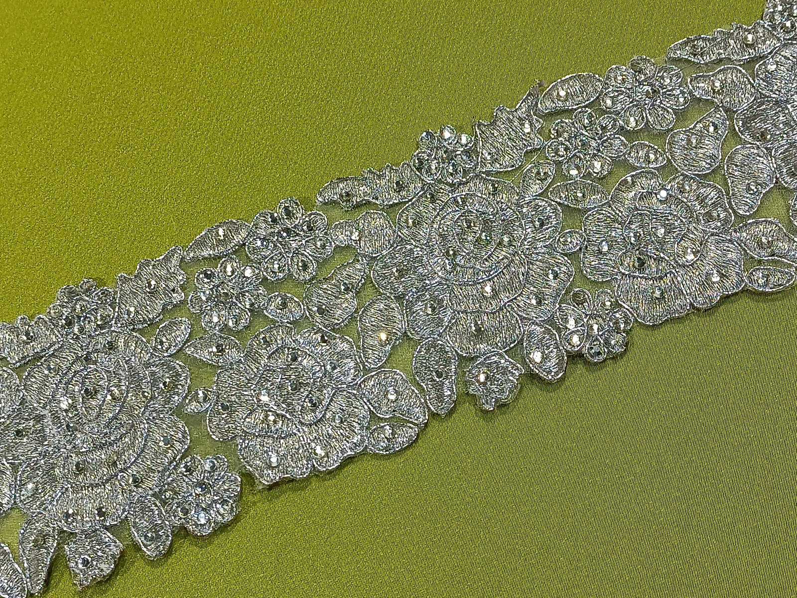 Cenefa Bordada Rusa Plata