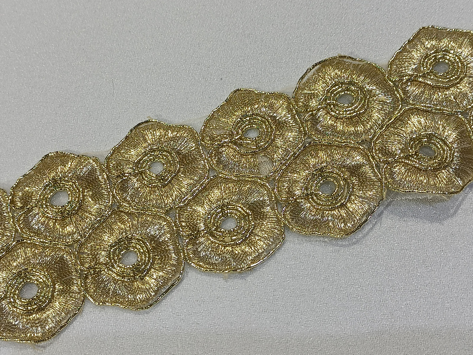 Cenefa Bordada Panal Oro