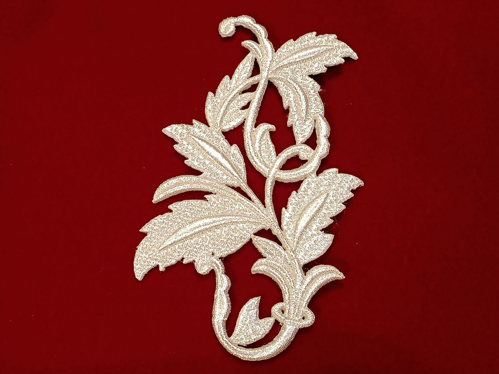 Aplicación Bordada Flor Viva 603 Plata Izquierda