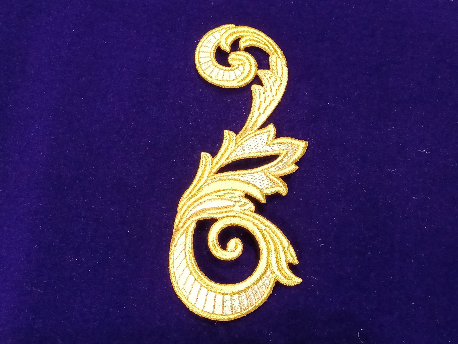 Aplicación Bordado Doble Onda Relieve Izquierda