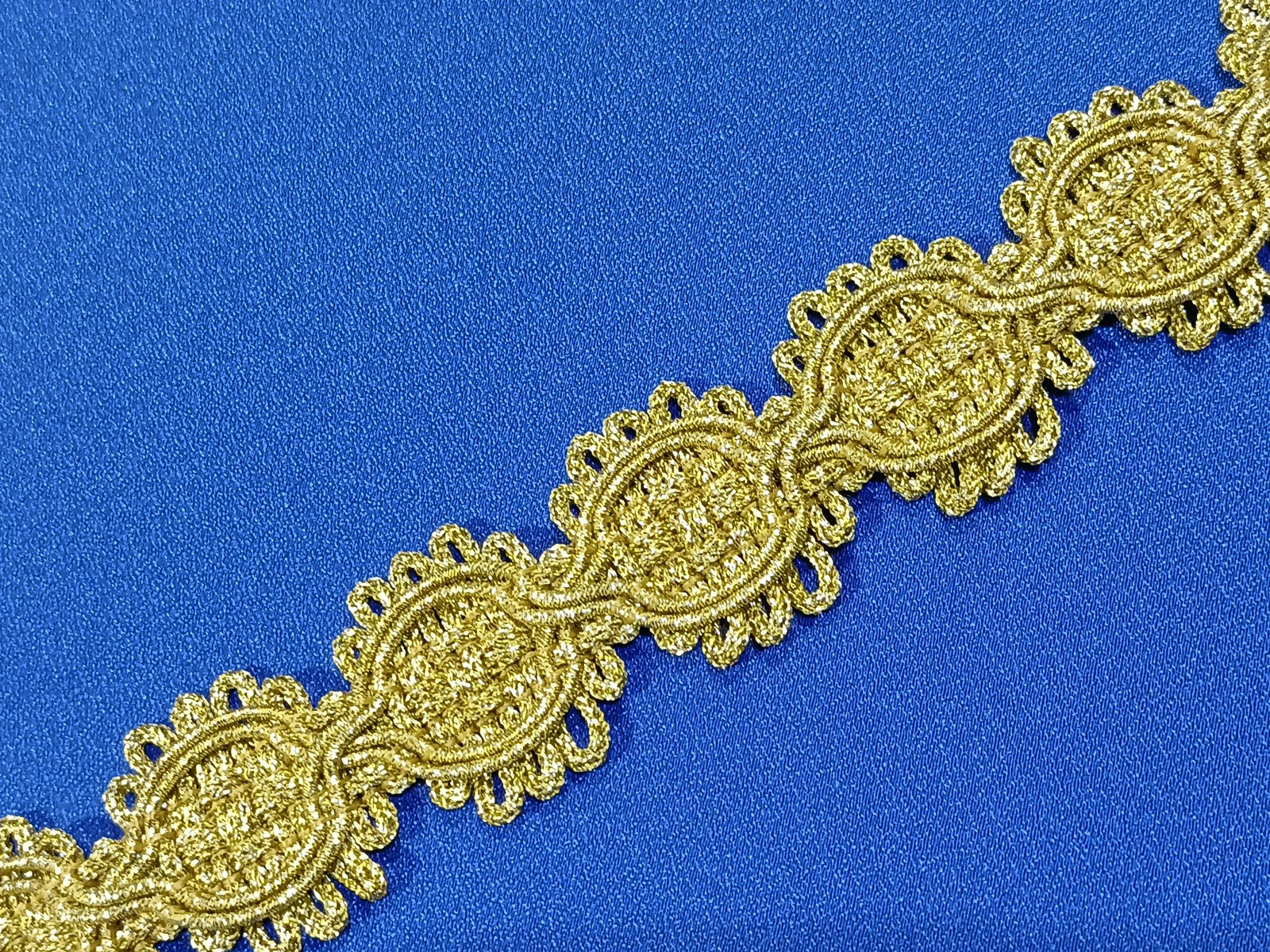 Pasamanería Medallón  Oro 2 cms