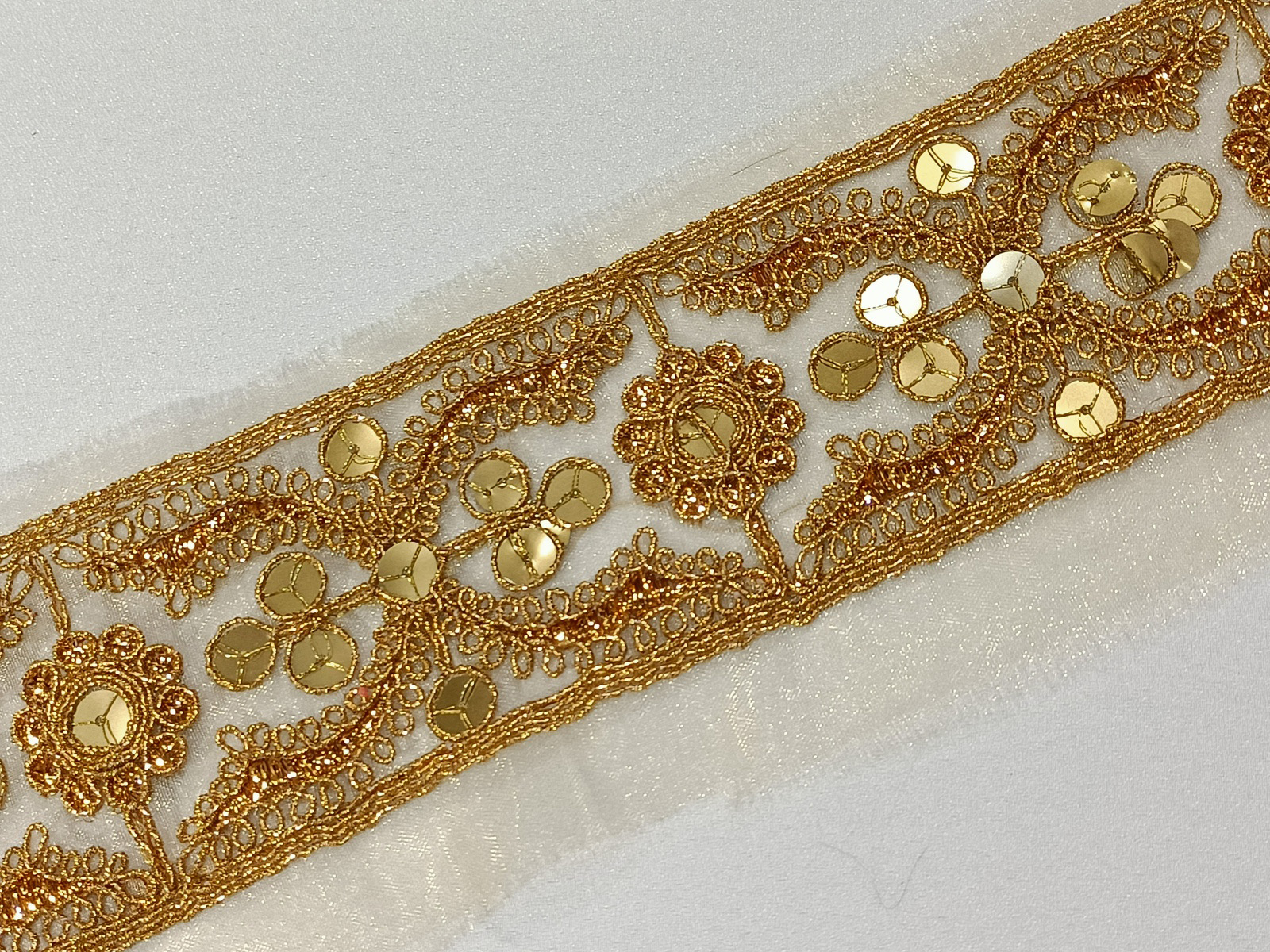 Cenefa Bordada Flor Lentejuela Cordón Oro