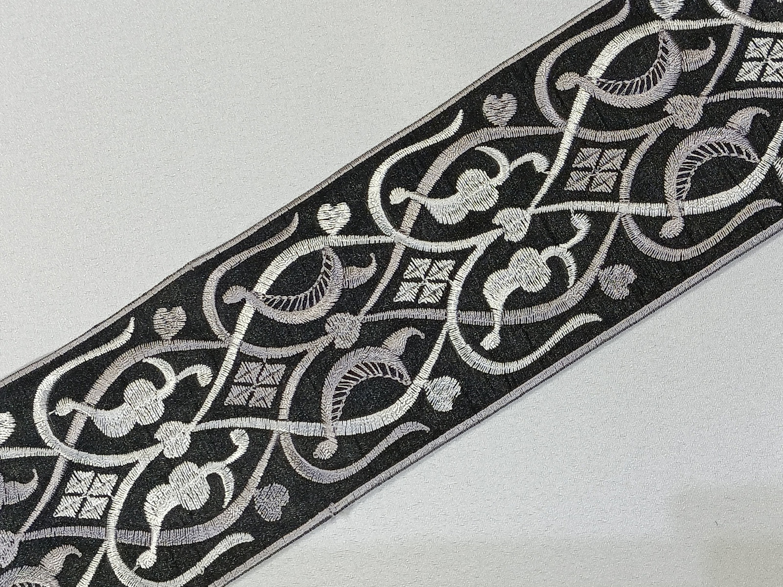Cinta Bordada Alhambra Negro-Blanco 8 cms