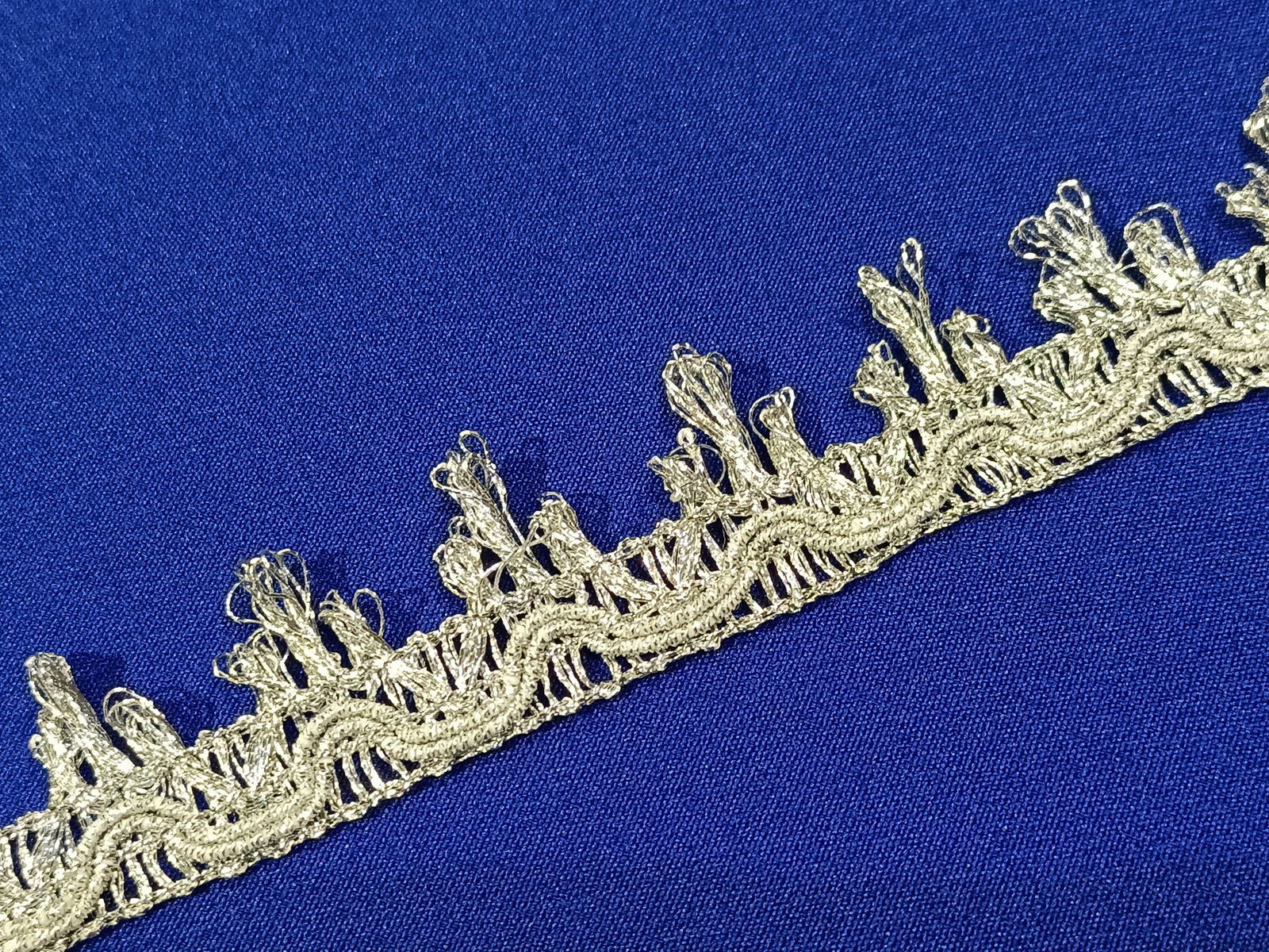Pasamanería Picos Bordado Metalico Plata 2 cms