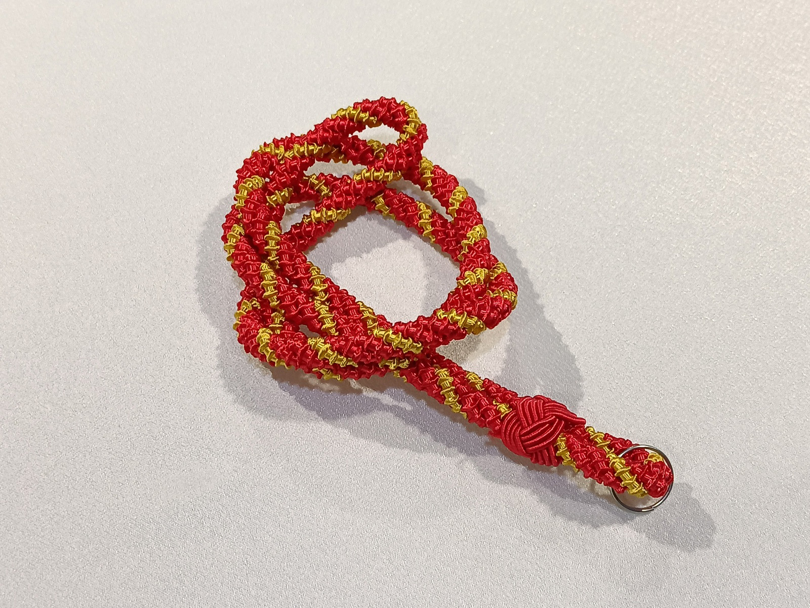 Medallero trenzado Rayón Oro Rojo
