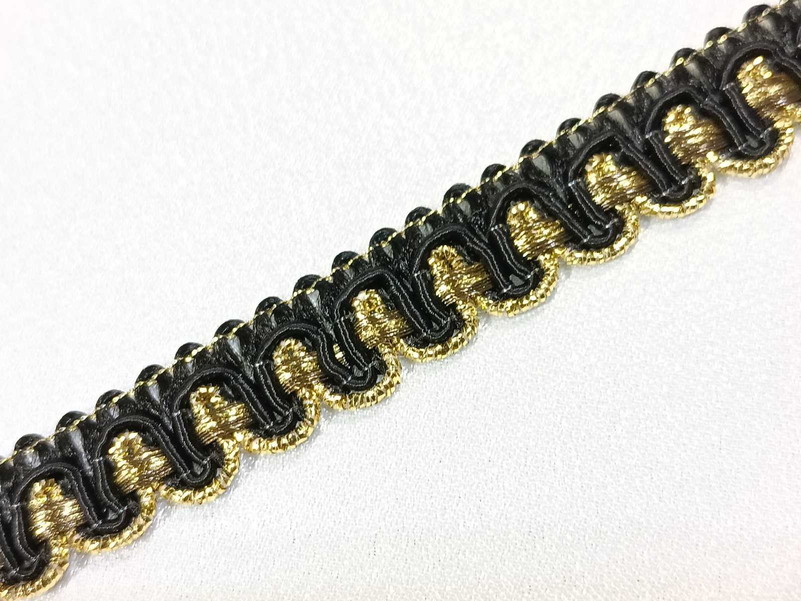 Pasamanería Ondas Filo Mezquita Negro/ Oro