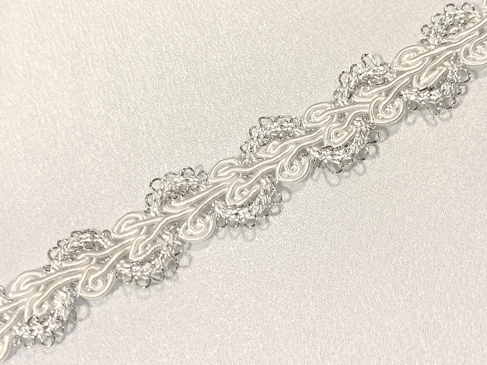 Pasamanería Basilea Ondas Blanco/Plata