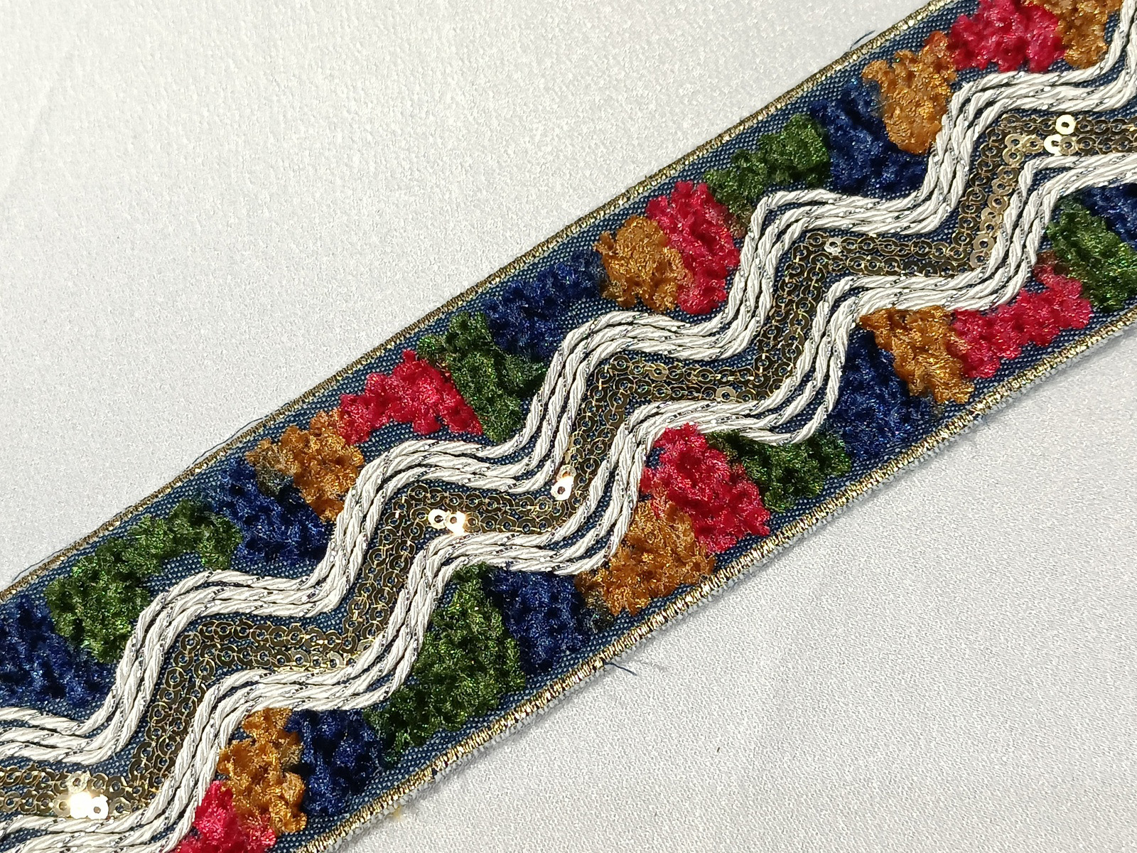 Cenefa Bordada Antelina Multicolor