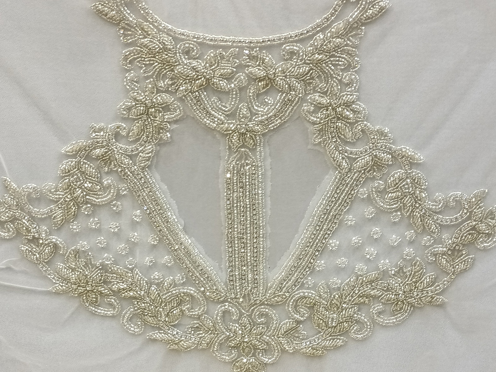 Cuerpo de Cristal Calado Bordado Plata