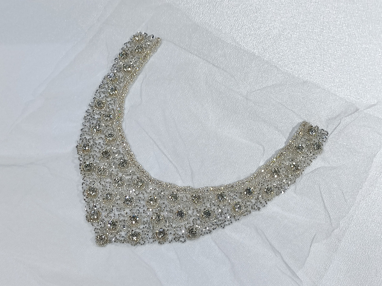 Cuello Cristal Pedrería Plata
