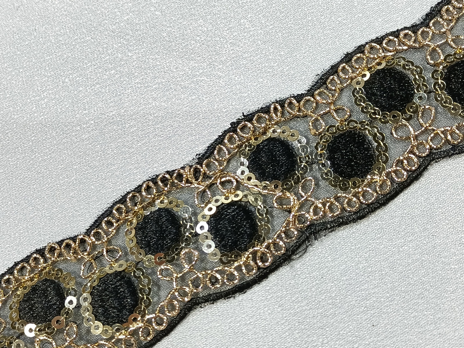 Cenefa Bordada Cordoncillo Circulo Negro