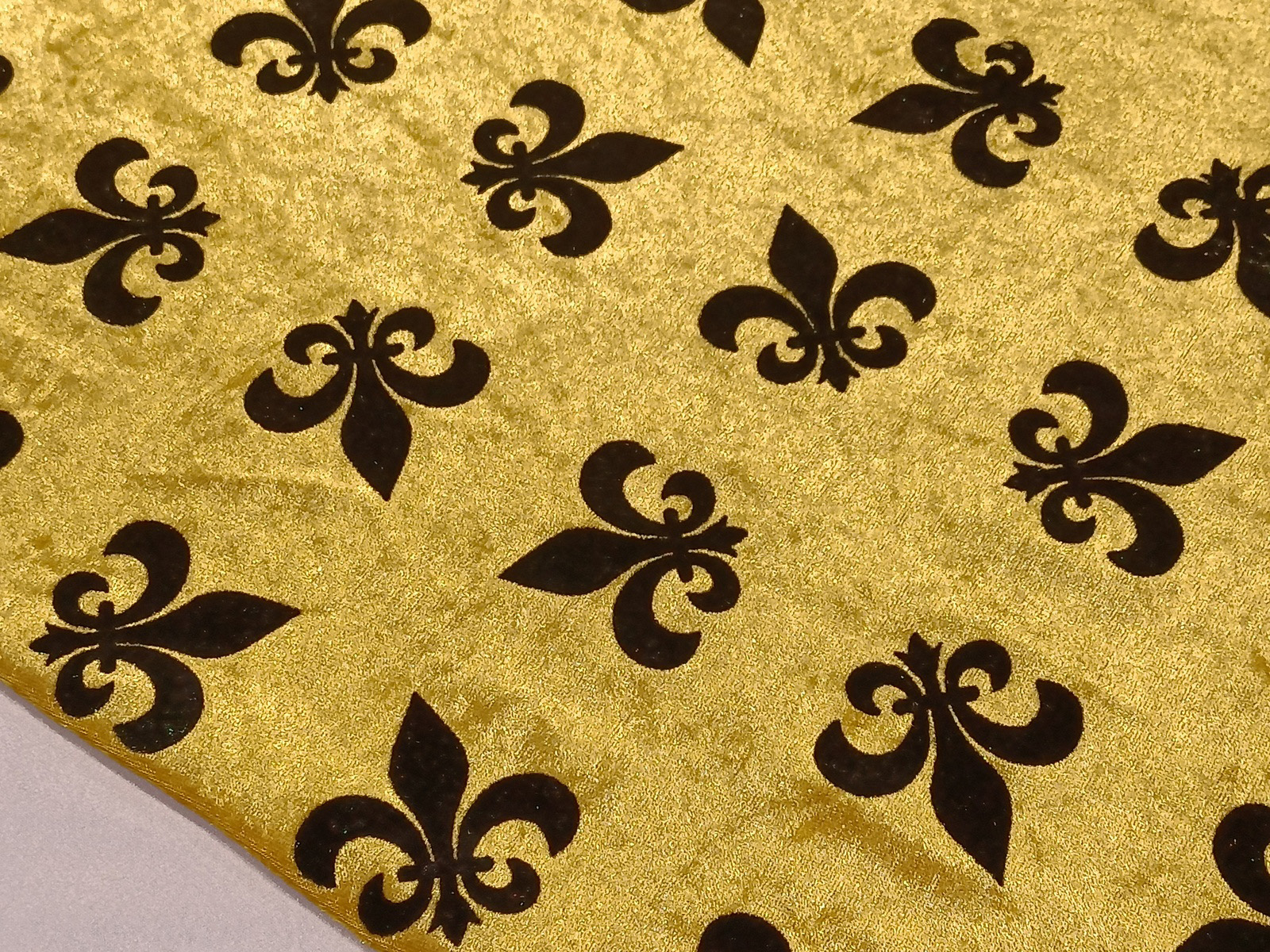 Tejido Martele Amarillo Flor Lis Negro