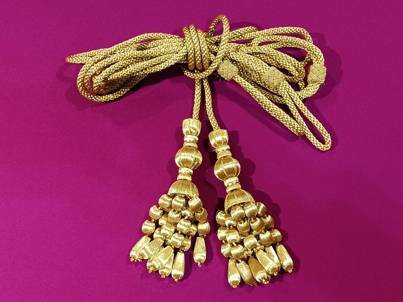 Cordón Estandarte Oro Metálico Borlas Bellota