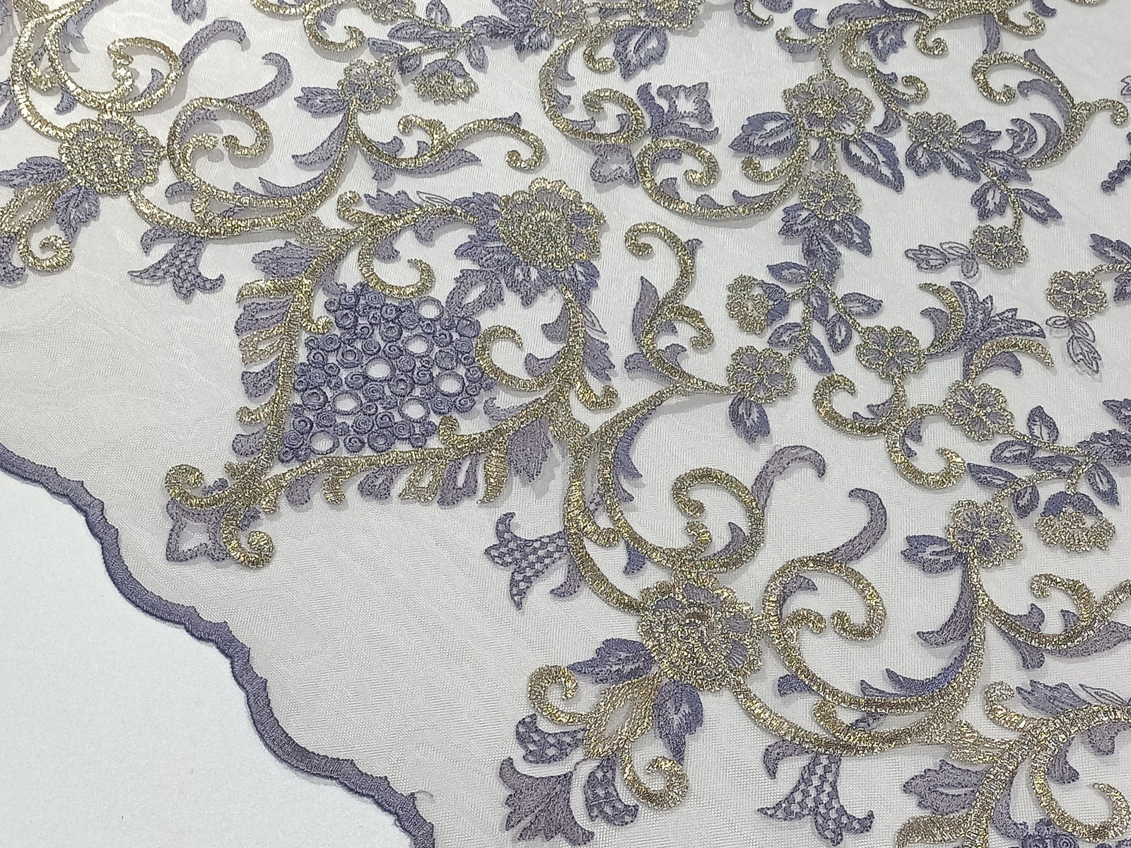 Encaje Medallón Violeta Oro
