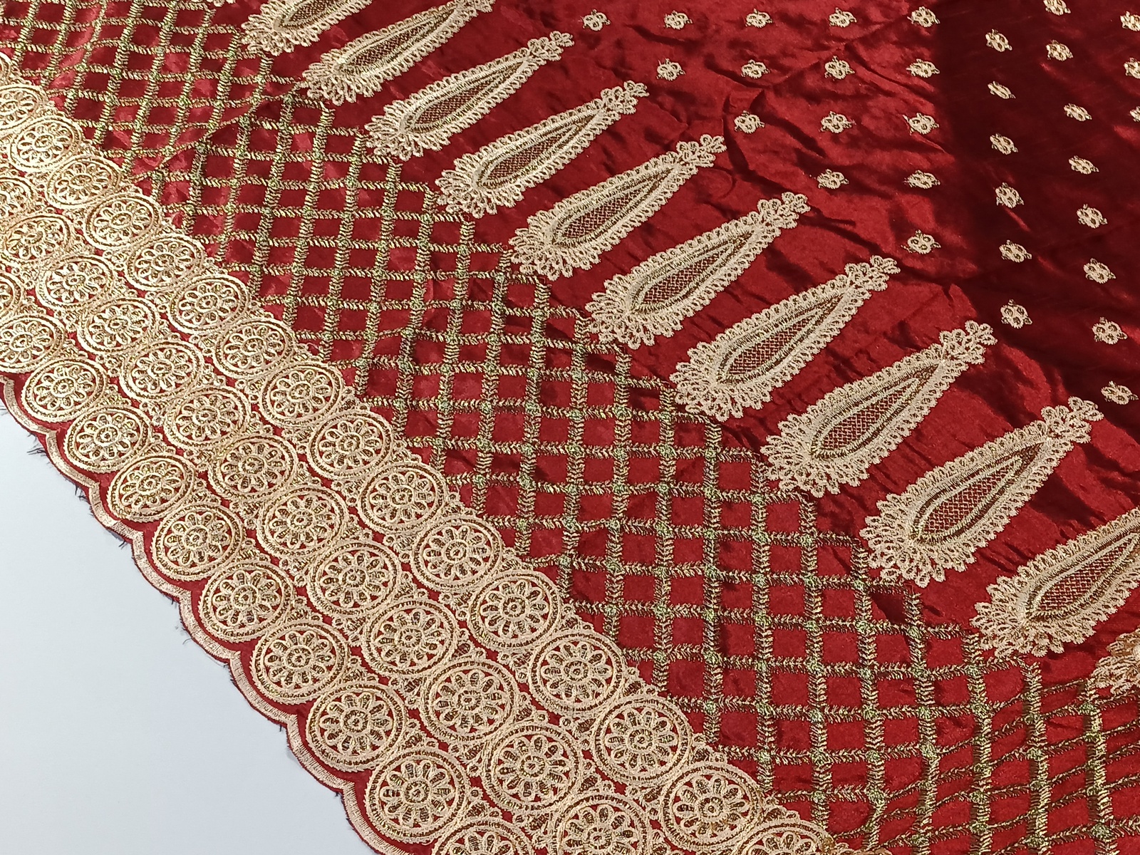 Shantung Bordado Cenefa Sophia Burdeos