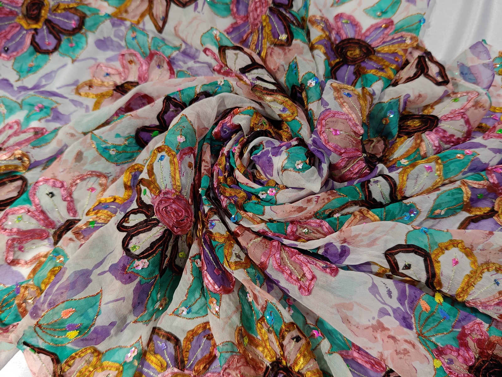 Gasa Estampada Flor Bordada