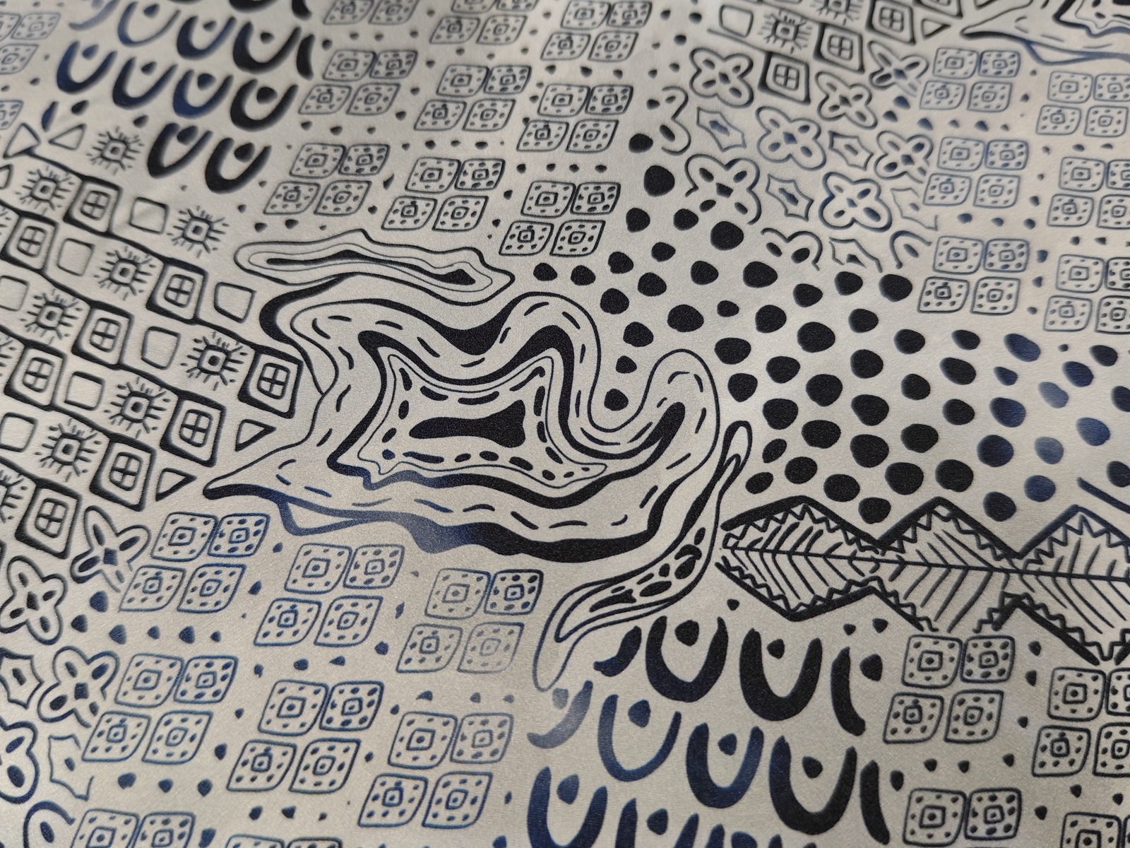 Saten Tribal Estampado Acero