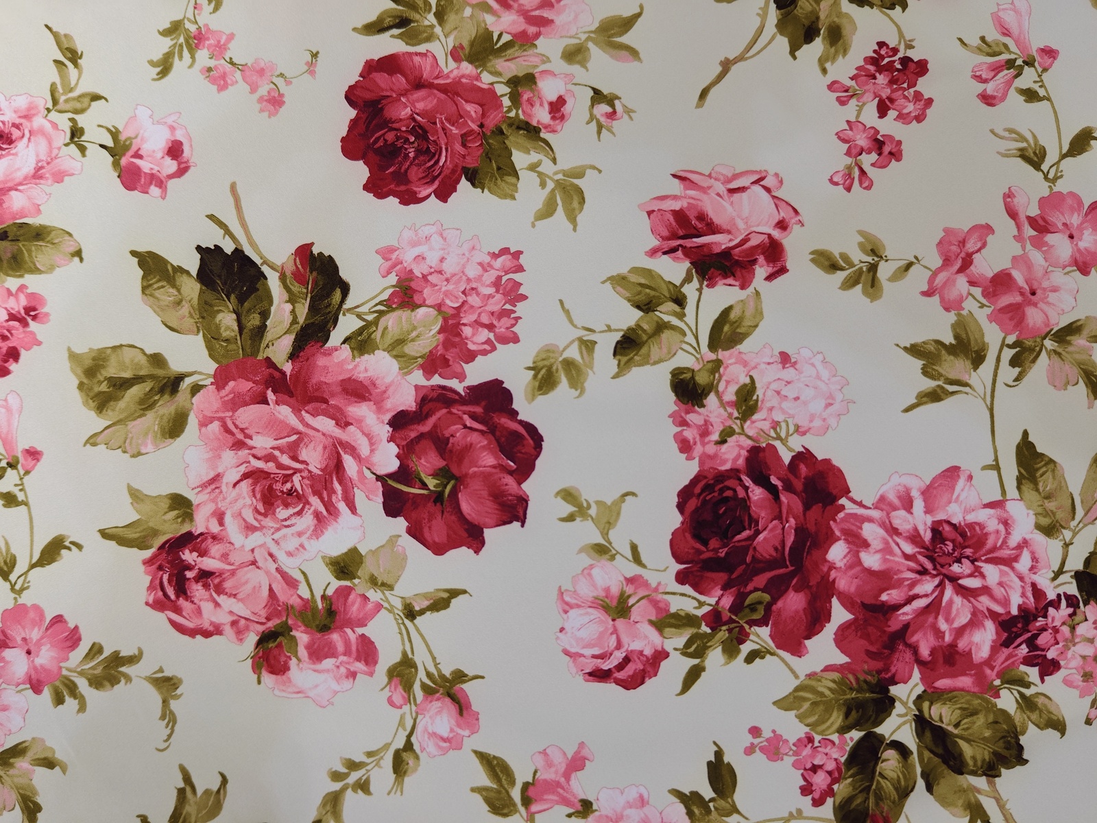 Saten Floral Rosas Crema
