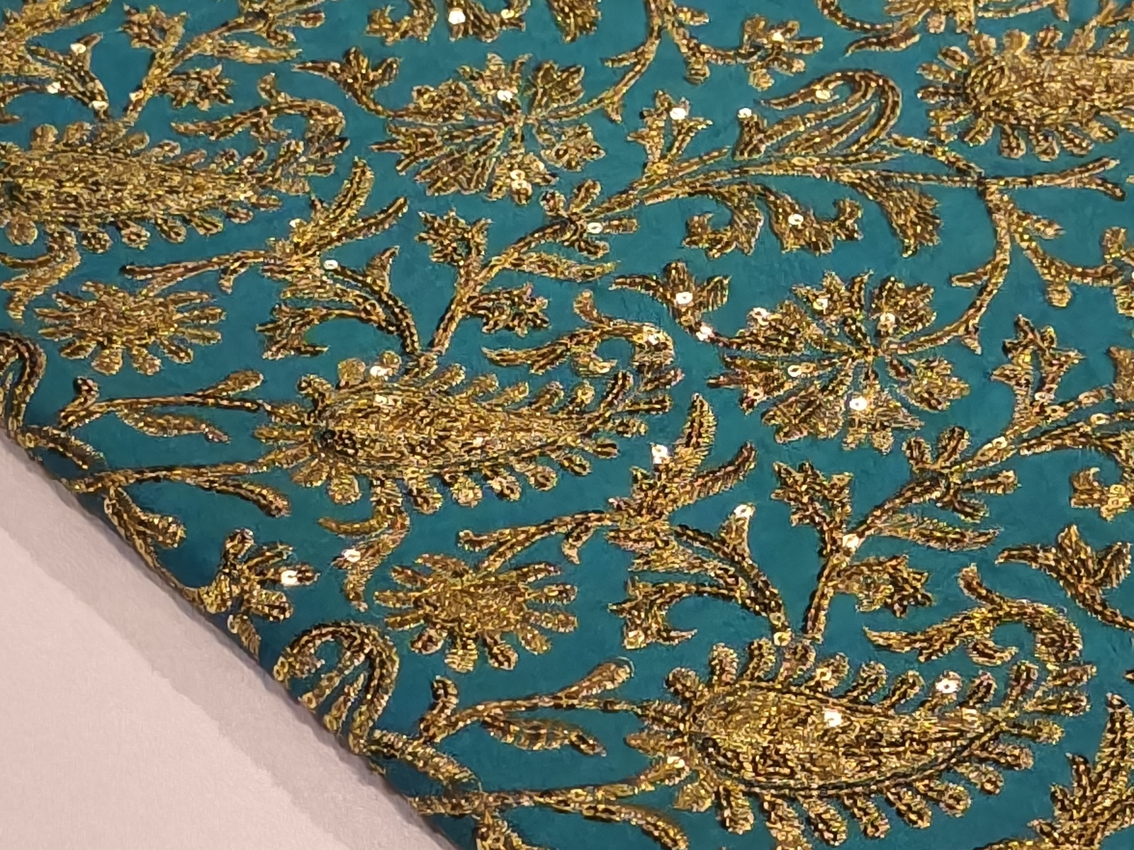 Georgette Bordado Cachemire Turquesa Oro