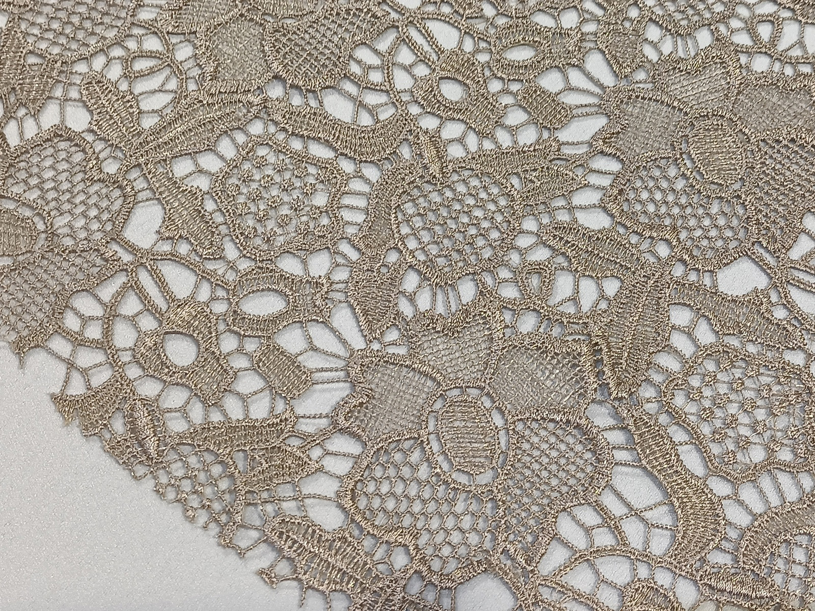 Tejido Guipur Floral Bisón