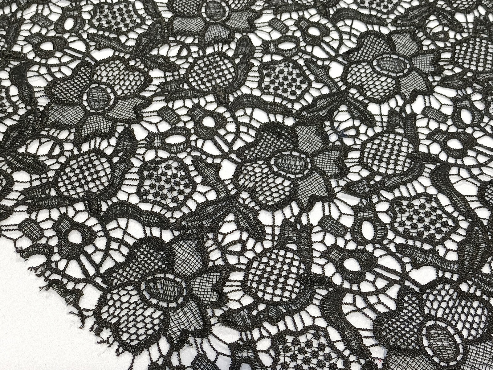 Tejido Guipur Floral Negro