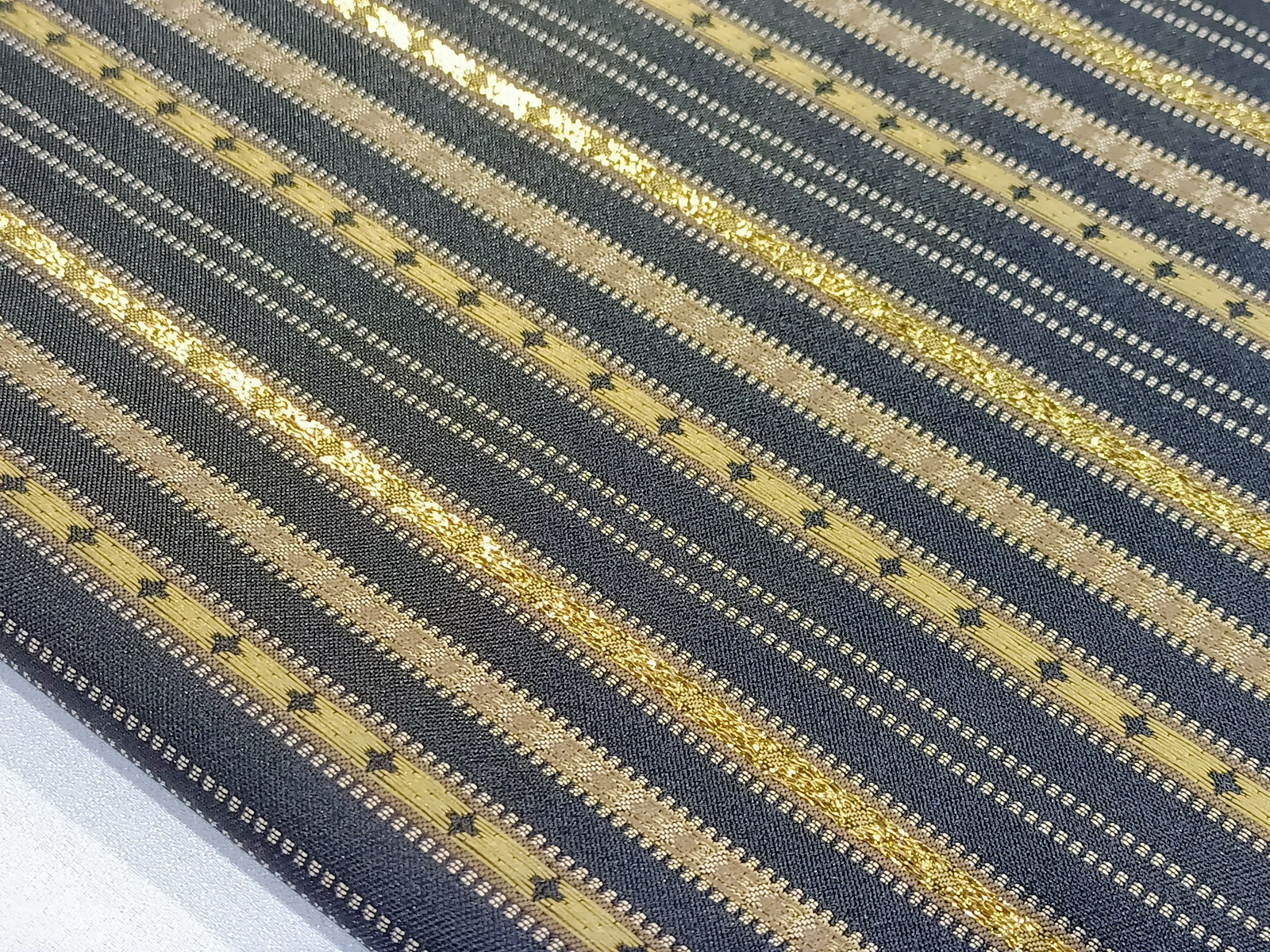 Rayado Negro Lurex Oro