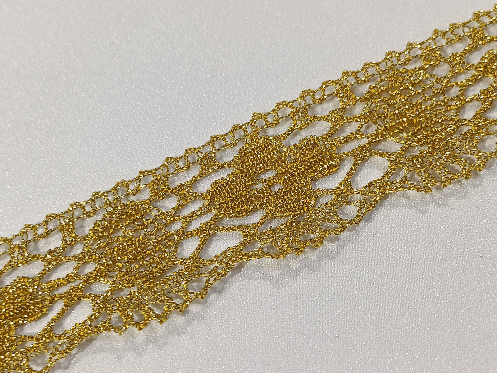 Puntilla Flor Estrecha Oro