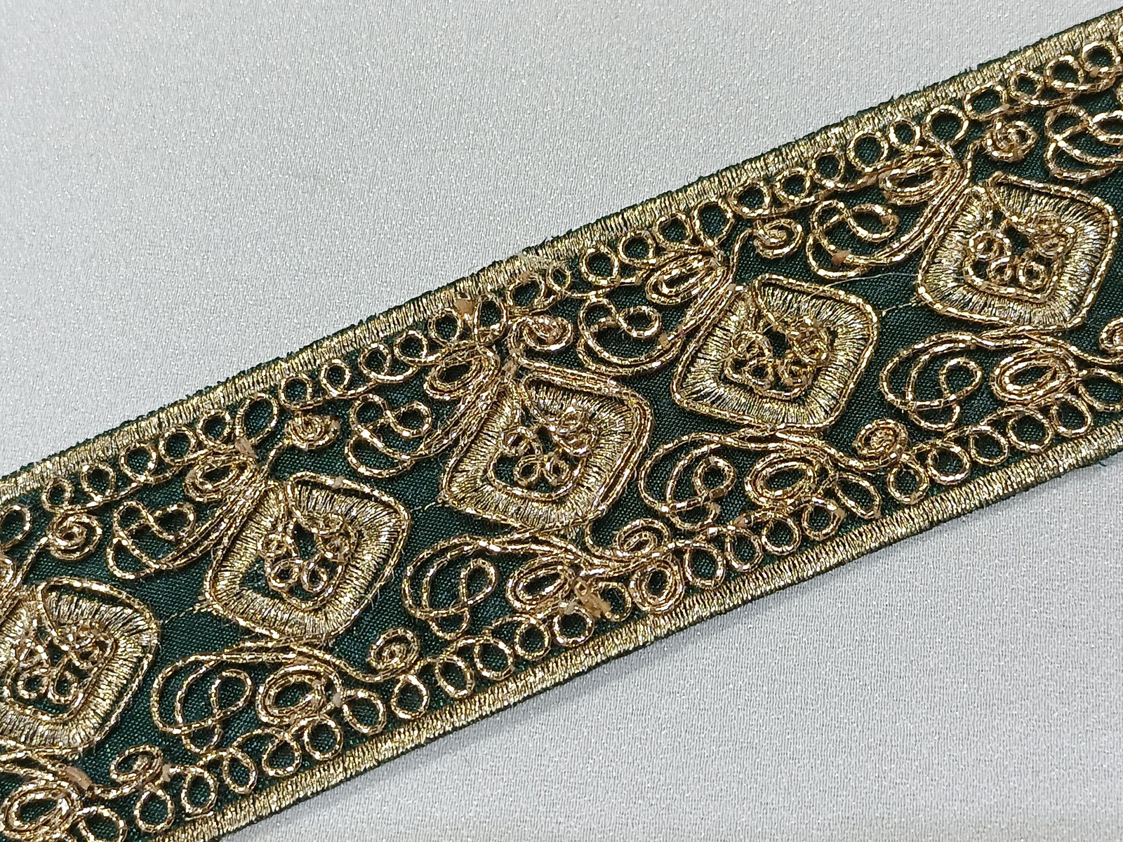 Cenefa Bordada Isidro Verde/Oro