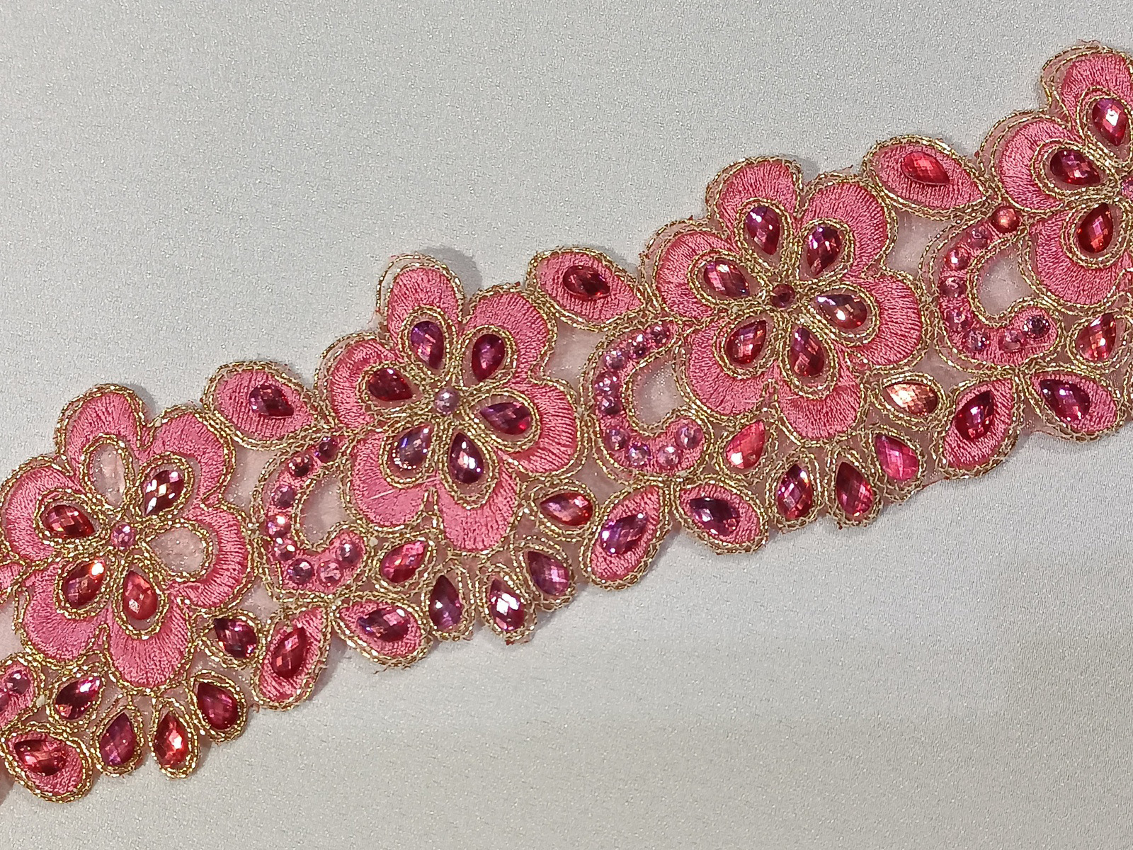Cenefa Bordada Azucena Rosa