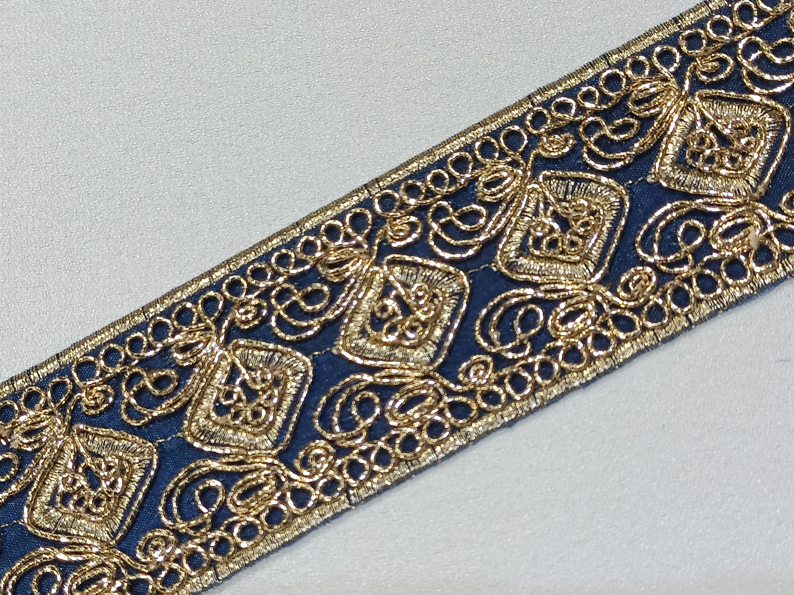 Cenefa Bordada Isidro Azulón/Oro