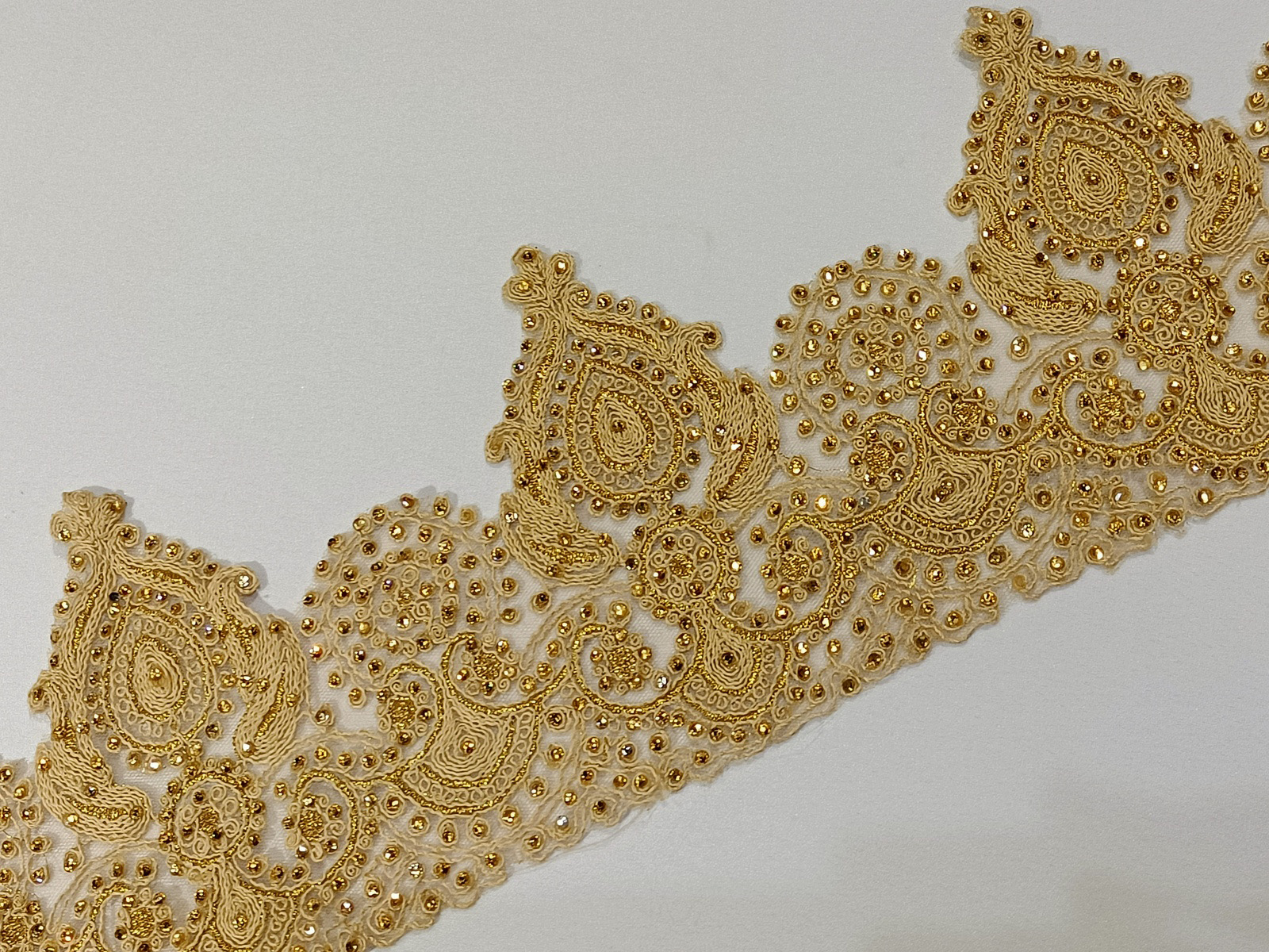 Cenefa bordada Rustico Picos Oro