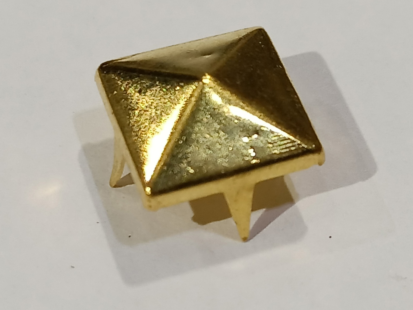 Chapa Tachas Piramides Oro