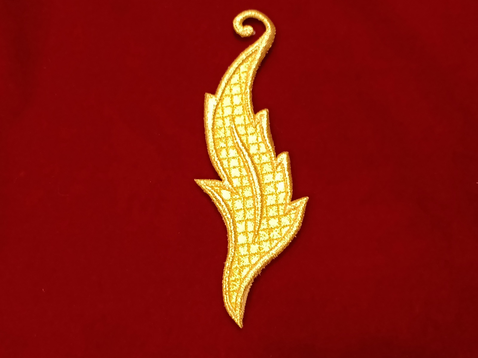Aplicación Bordada Hoja Vertical Oro
