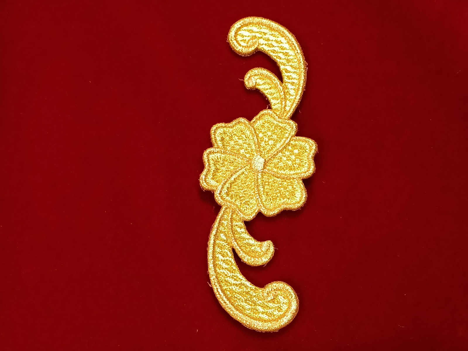 Aplicación Bordada Flor Central 9050 Oro 