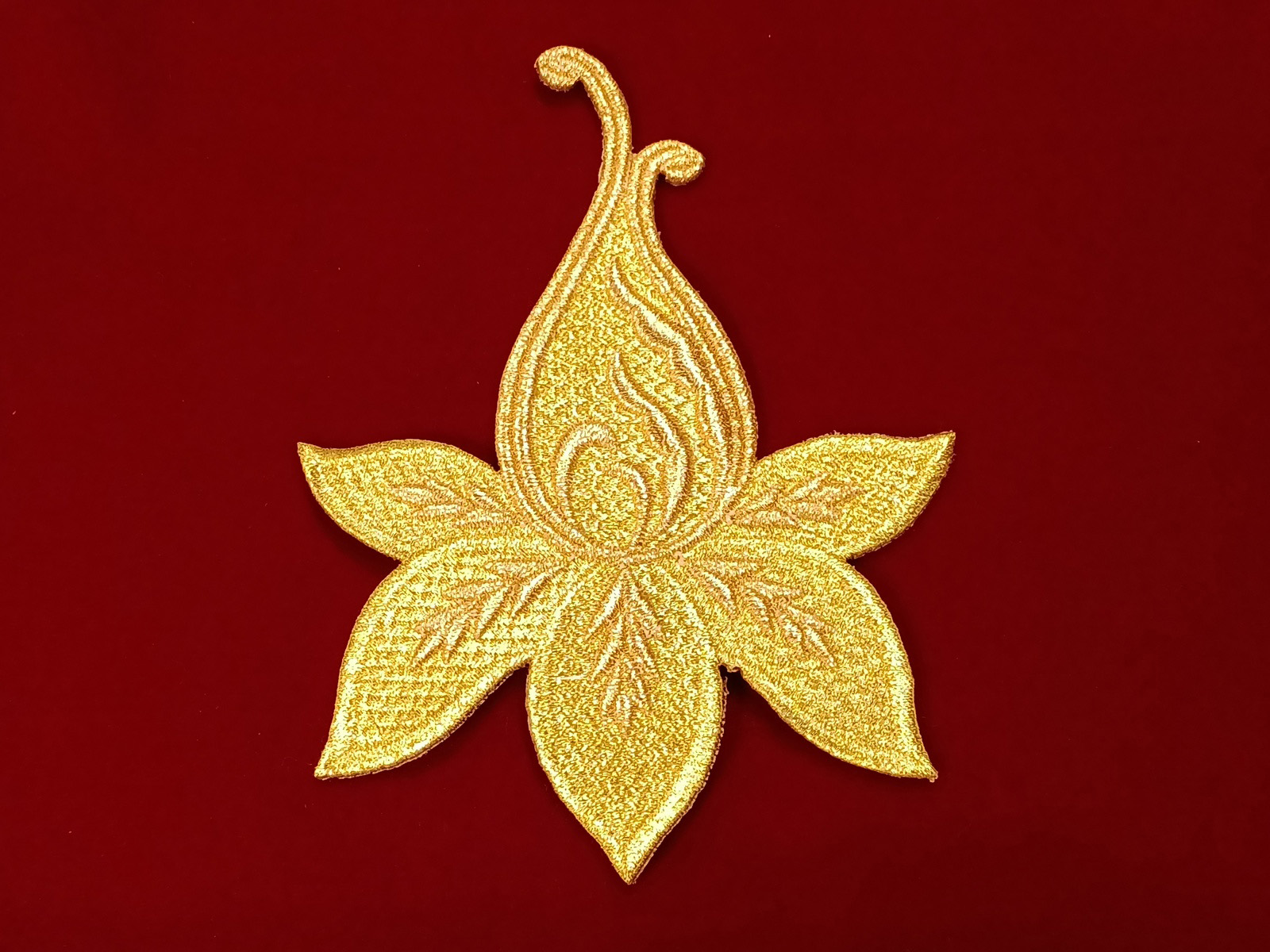 Aplicación Bordada Flor Loto Oro