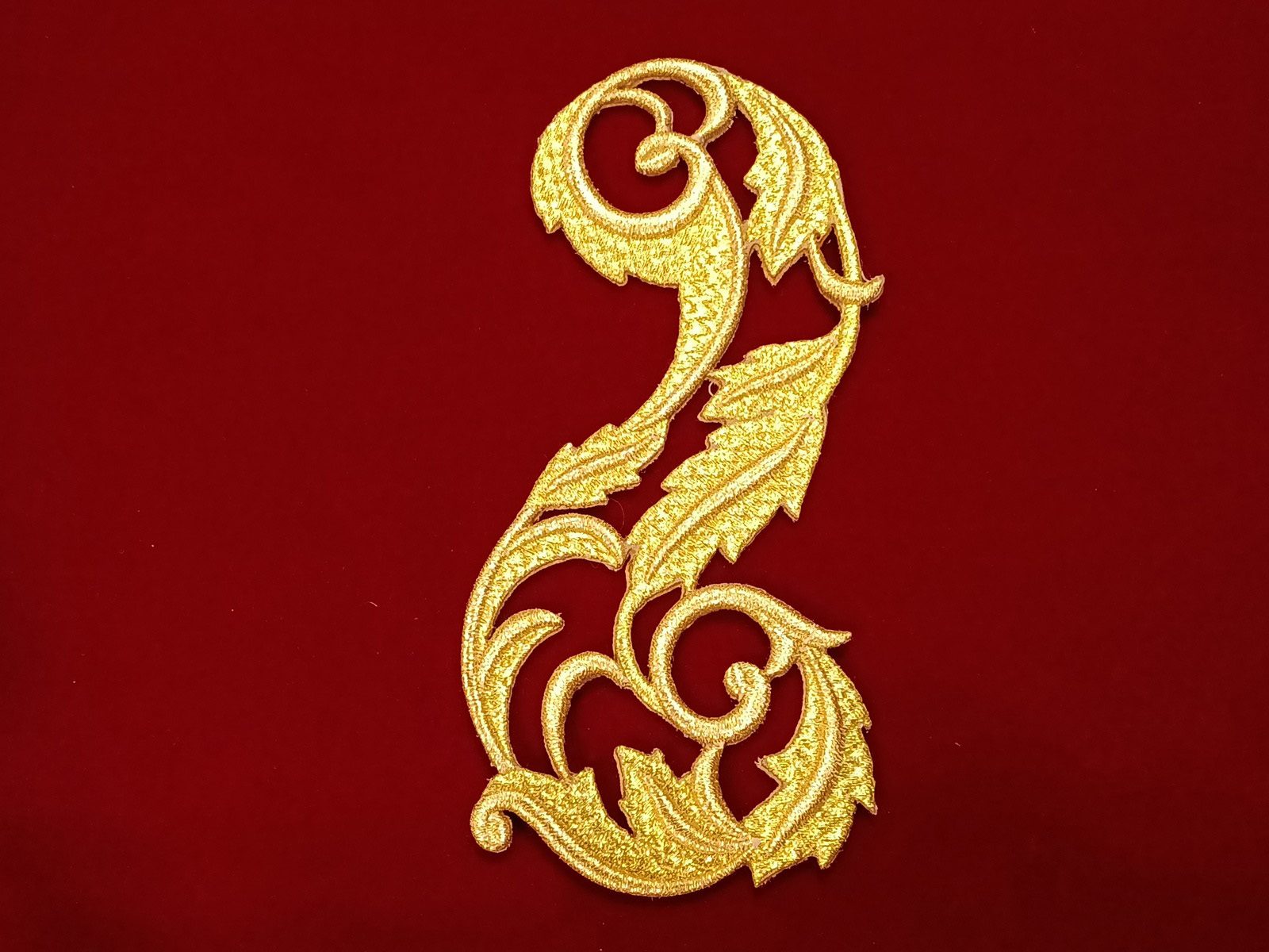 Aplicación Bordada Onda Hoja 8170 Oro Izquierda